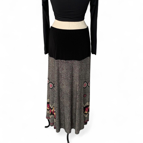 Black Floral Maxi Skirt - Size M - Picture 4 of 5